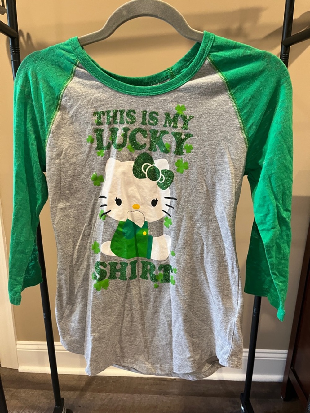 Hello Kitty Gray & Green Raglan 'This Is My Lucky Shirt' Tee